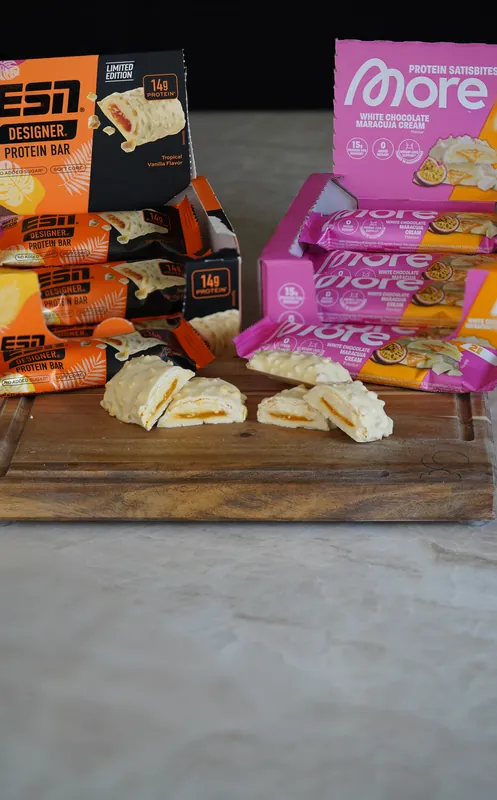 More Protein Satisbites – White Chocolate Maracuja Cream, side by side, cut open